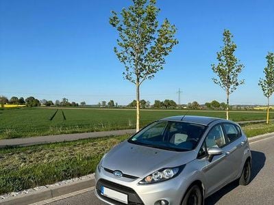 Usata Ford Fiesta Trend 82 CV (60 kW) 2010 Argento Berlina