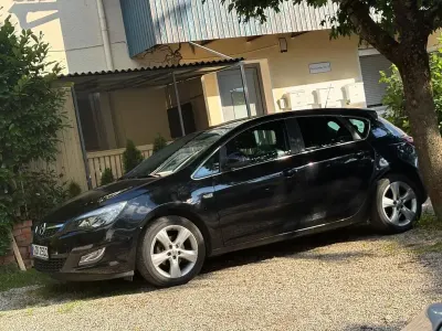 Gebraucht Opel Astra Design Edition 101 PS (74 kW) 2010 Schwarz Kombi