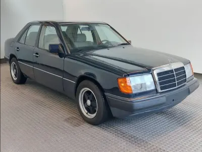Gebraucht Mercedes E300 158 PS (116 kW) 1989 Blau Limousine