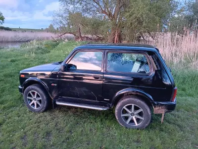 Gebraucht Lada niva 83 PS (61 kW) 2021 Schwarz SUV