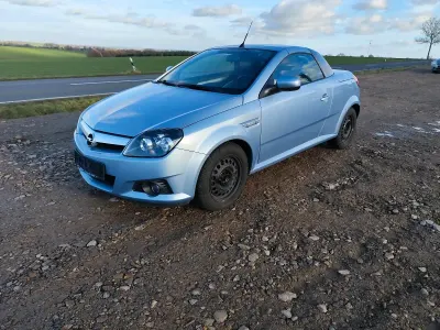 Używany Opel Tigra Sport 90 KM (66 kW) 2005 Niebieski Kabriolet