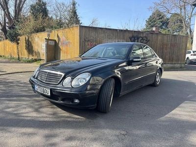 Gebraucht Mercedes E220 150 PS (110 kW) 2002 Schwarz Limousine