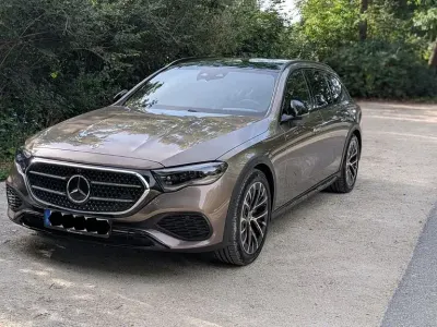 Gebraucht Mercedes E300 313 PS (230 kW) 2024 Braun Limousine