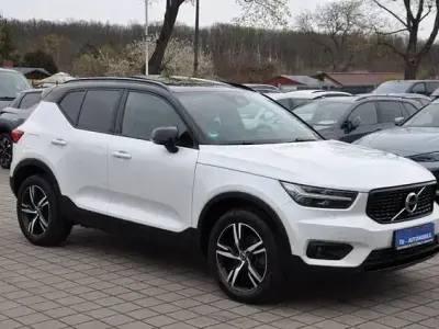 Käytetty Volvo XC40 R-Design 197 HP (144 kW) 2022 Valkoinen Katumaasturi