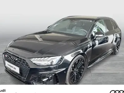 Gebraucht Audi RS4 Sport 450 PS (330 kW) 2023 Mythosschwarz metallic Kombi