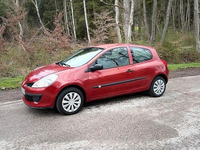 Gebraucht Renault Clio II 75 PS (55 kW) 2006 Rot Limousine