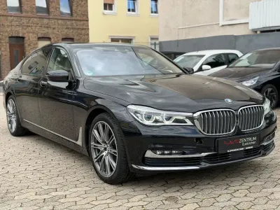 Gebraucht BMW 740 Performance 320 PS (235 kW) 2016 Black sapphire metallic Limousine