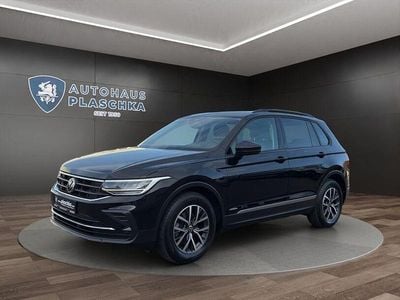 Gebraucht VW Tiguan Life 122 PS (89 kW) 2021 Deep black perleffekt (schwarz) SUV