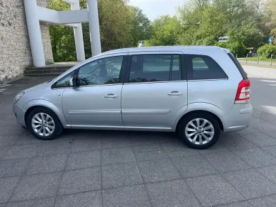 Second-hand Opel Zafira Family 140 CP (102 kW) 2014 Argintiu Monovolum