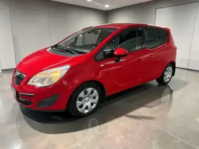 Gebraucht Opel Meriva Edition 101 PS (74 kW) 2010 Magma rot (b) Van / Kleinbus