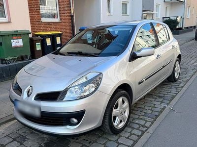 Second-hand Renault Clio II 88 CP (64 kW) 2007 Argintiu Berlinǎ