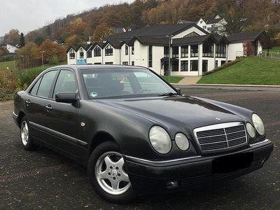 Mercedes E200