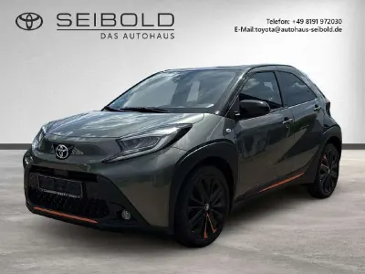 Gebraucht Toyota Aygo X Edition 72 PS (52 kW) 2022 Cardamon green (6w4)/ black mi SUV
