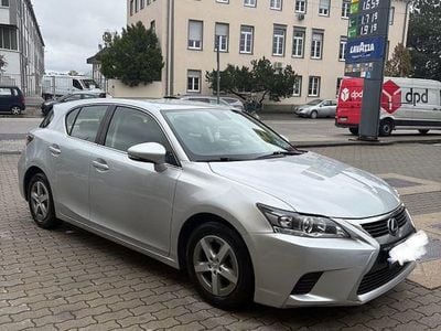 Gebraucht Lexus CT200h 99 PS (72 kW) 2015 Silber Limousine