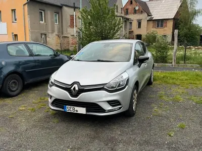 Używany Renault Clio IV 76 KM (55 kW) 2019 Srebrny Sedan/Limuzyna