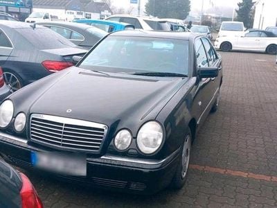 Mercedes E200