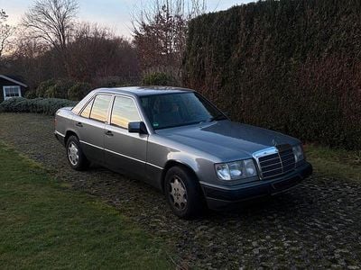 Gebraucht Mercedes E230 136 PS (100 kW) 1990 Grau Limousine