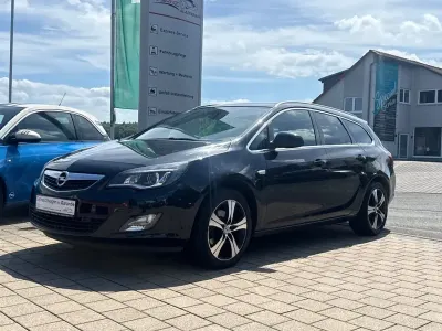 Usata Opel Astra Innovation 165 CV (121 kW) 2012 Nero Station wagon