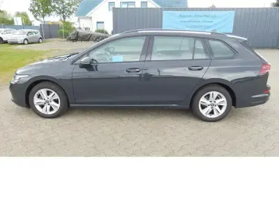Gebraucht VW Golf VIII Life 150 PS (110 kW) 2023 Uranograugrau Kombi