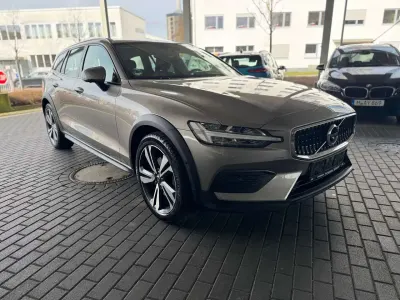 Second-hand Volvo V60 CC Pro 190 CP (139 kW) 2020 Gri Break