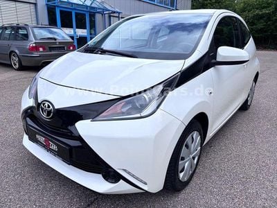 Gebraucht Toyota Aygo X-play 69 PS (50 kW) 2015 Weiß Kleinwagen