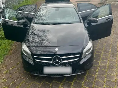 Gebraucht Mercedes A180 122 PS (89 kW) 2015 Schwarz Limousine
