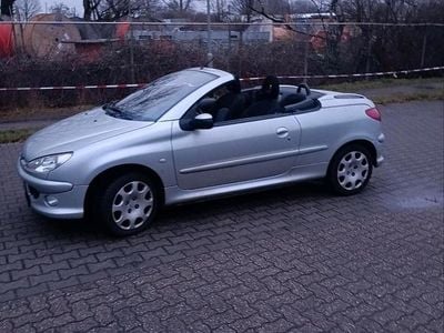 Gebraucht Peugeot 206 CC 90 PS (66 kW) 2002 Silber Cabrio