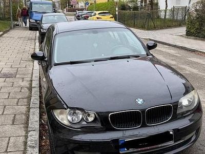 Gebraucht BMW 116 122 PS (89 kW) 2007 Schwarz Kleinwagen