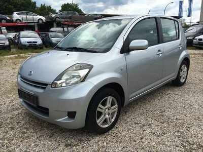 Gebraucht Daihatsu Sirion 91 PS (66 kW) 2009 Silber Kleinwagen