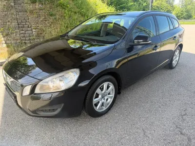 Gebraucht Volvo V60 Kinetic 114 PS (83 kW) 2012 Schwarz Kombi