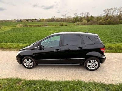 Gebraucht Mercedes B180 116 PS (85 kW) 2011 Schwarz Van / Kleinbus