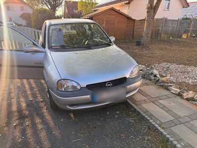 Usata Opel Corsa 65 CV (47 kW) 2000 Argento Utilitaria