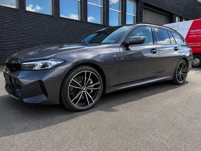Gebraucht BMW 330 M Sport 286 PS (210 kW) 2023 Dravitgrau metallic Kombi