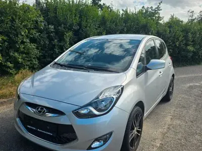 Gebraucht Hyundai ix20 90 PS (66 kW) 2012 Silber Kleinwagen