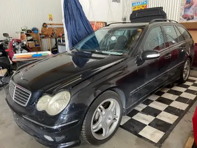 Używany Mercedes C32 AMG AMG 354 KM (260 kW) 2003 Czarny Kombi