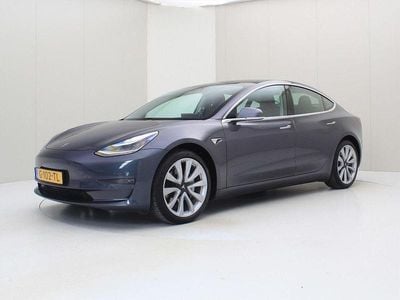 Begagnad Tesla Model 3 Long Range AWD 258 kW (351 HK) 2019 Grå Sedan