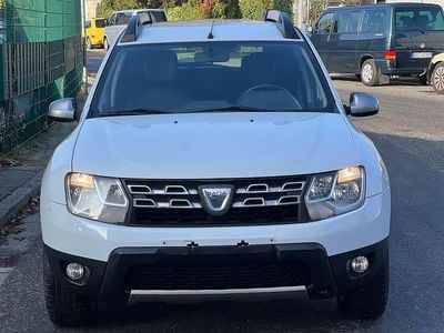 Weiß Gebraucht 2014 Dacia Duster Lauréate SUV | 7.499 € (Fairer Preis)
