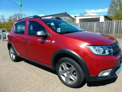 Gebraucht Dacia Sandero Prestige 90 PS (66 kW) 2017 Rot Limousine