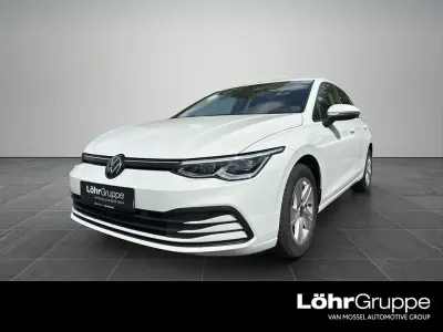 Gebraucht VW Golf VIII Life 131 PS (96 kW) 2023 Weiß Limousine