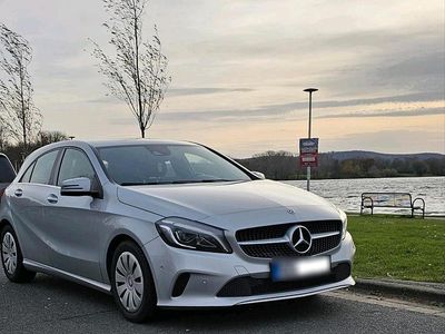 Gebraucht Mercedes A200 Urban 136 PS (100 kW) 2017 Silber Limousine