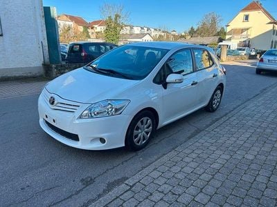 Gebraucht Toyota Auris 90 PS (66 kW) 2011 Weiß Kleinwagen