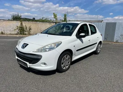 Gebraucht Peugeot 206 68 PS (50 kW) 2009 Weiß Limousine