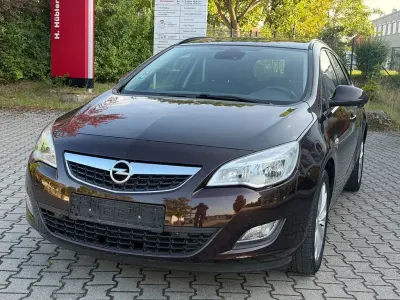 Gebraucht Opel Astra 140 PS (102 kW) 2012 Braun Kombi