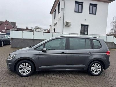 Gebraucht VW Touran Comfortline 116 PS (85 kW) 2019 Grau Van / Kleinbus
