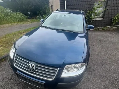 Usata VW Passat 131 CV (96 kW) 2004 Blu Station wagon