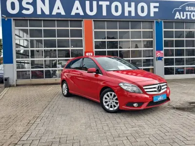 Gebraucht Mercedes B200 136 PS (100 kW) 2013 Rot Kleinwagen