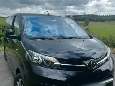 Gebraucht Toyota Proace Comfort 144 PS (105 kW) 2022 Schwarz Van / Kleinbus