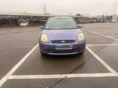 Używany Ford Fiesta Ambiente 60 KM (44 kW) 2007 Purpurowy Hatchback