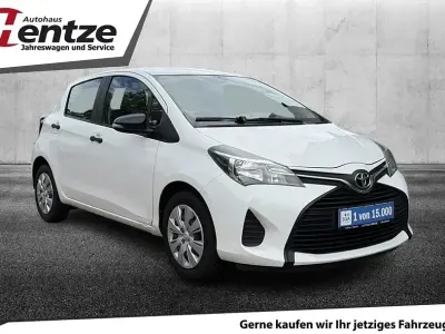 Gebraucht Toyota Yaris 69 PS (50 kW) 2015 Super white 2 Kleinwagen