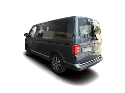 Second-hand VW Multivan Highline 150 CP (110 kW) 2018 Verde Monovolum